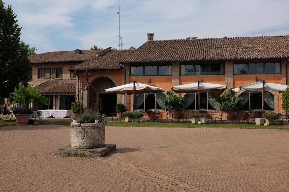 Gasthaus Relais Cascina Scottina Cadeo Exterior foto